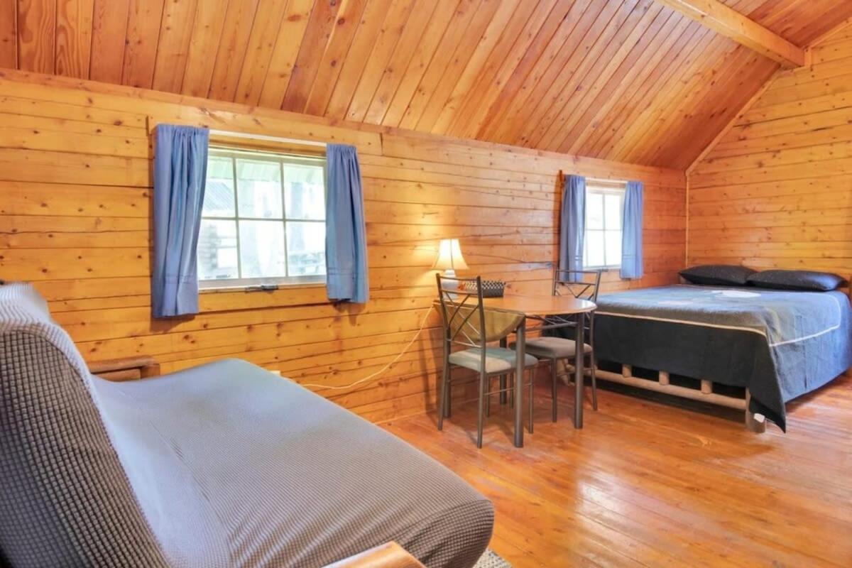 Secluded Rustic Cabin With Views Блумінгтон Екстер'єр фото